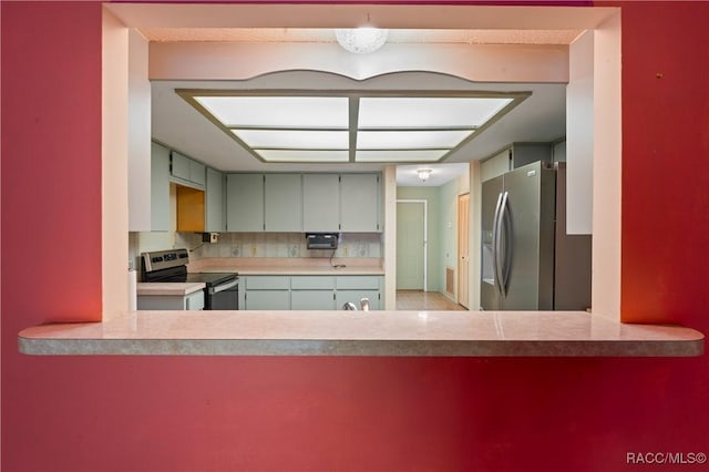 kitchen featuring backsplash and appliances with stainless steel finishes