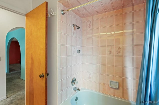 bathroom with shower / tub combo