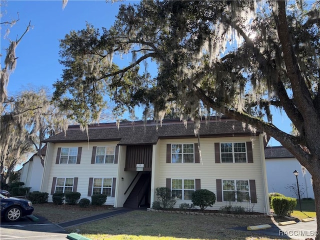 view of front of property with a front lawn