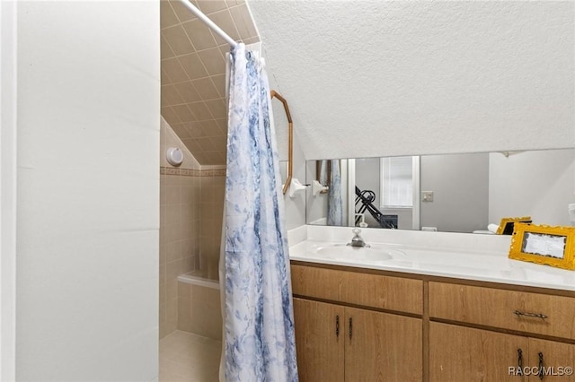 9885 E Lindale Ct, Inverness, FL 34450 - full bathroom featuring tiled shower, vanity, and vaulted ceiling