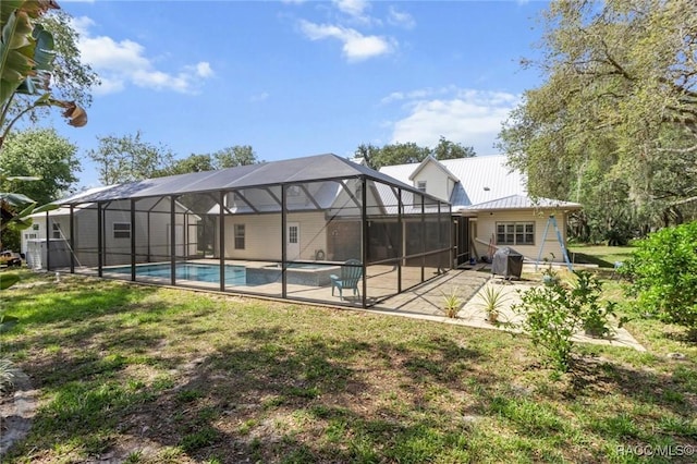 9885 E Lindale Ct, Inverness, FL 34450 - back of house with a patio, a yard, a pool with connected hot tub, and glass enclosure