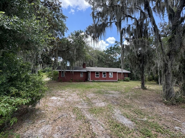 view of front of property with a front lawn