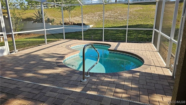 view of pool with a patio, a jacuzzi, a lanai, and a fenced in pool