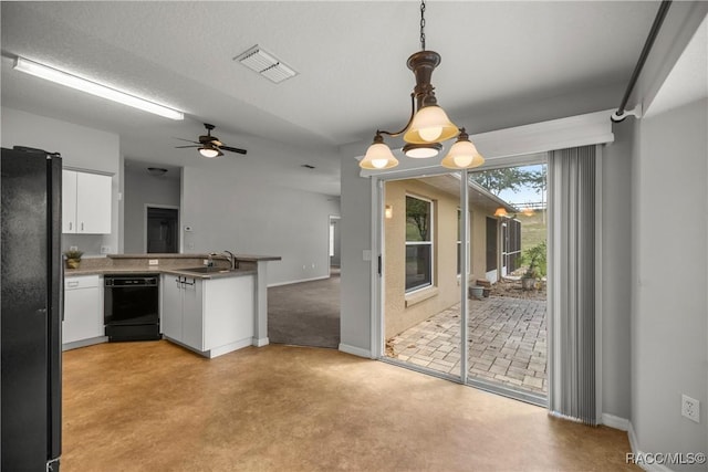 kitchen featuring visible vents, a peninsula, baseboards, white cabinetry, and black appliances
