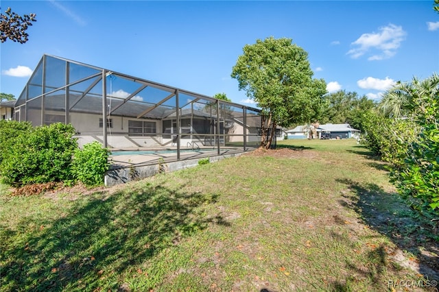 view of yard with a lanai