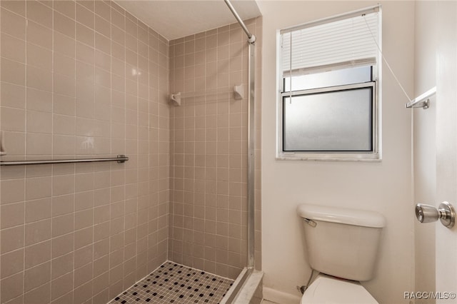 bathroom featuring toilet and tiled shower