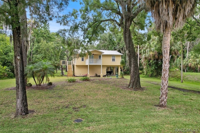 view of yard with a balcony