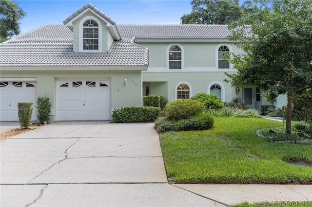 view of front of property with a front lawn