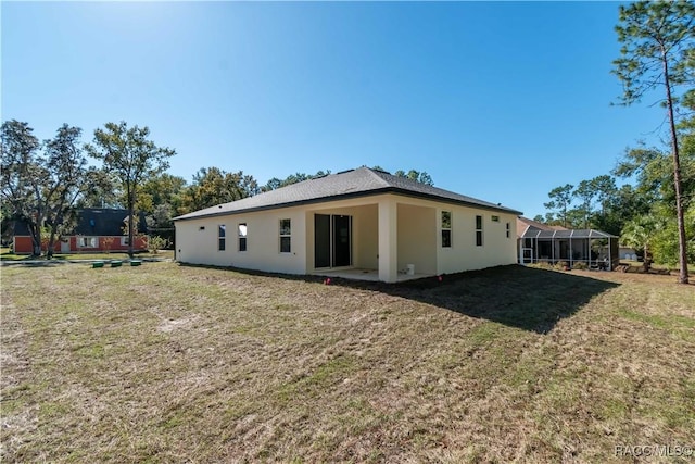 back of house featuring a lawn