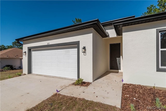 view of front facade featuring a garage