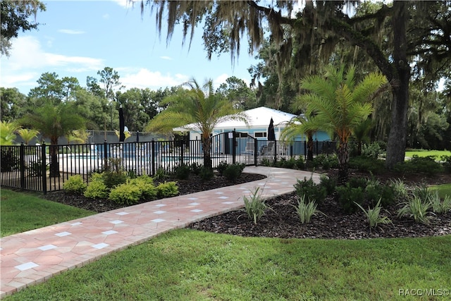 view of home's community featuring a lawn