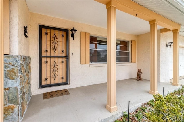 entrance to property featuring covered porch