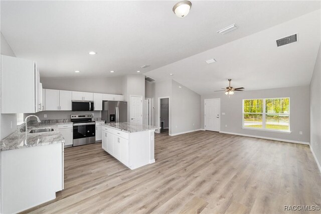 living room with lofted ceiling, recessed lighting, visible vents, baseboards, and light wood-type flooring