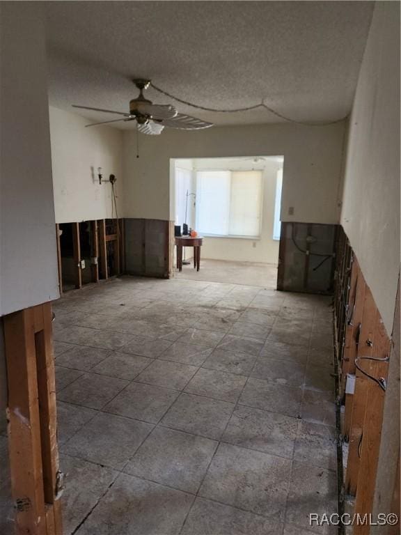 empty room with ceiling fan