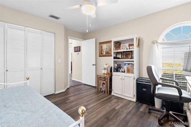 bedroom featuring a closet, dark hardwood / wood-style floors, and ceiling fan