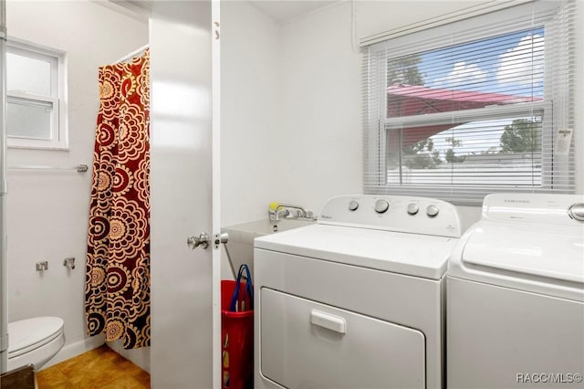 7 Colorado St, Beverly Hills, FL 34465 - clothes washing area featuring a healthy amount of sunlight, laundry area, and washer and dryer