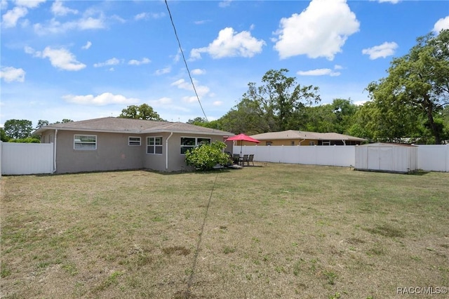 7 Colorado St, Beverly Hills, FL 34465 - view of yard featuring an outdoor structure, a fenced backyard, and a shed