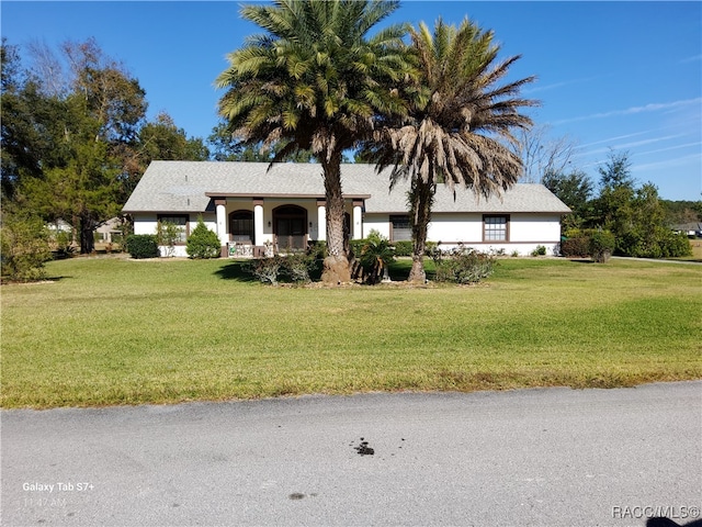 view of front facade with a front lawn