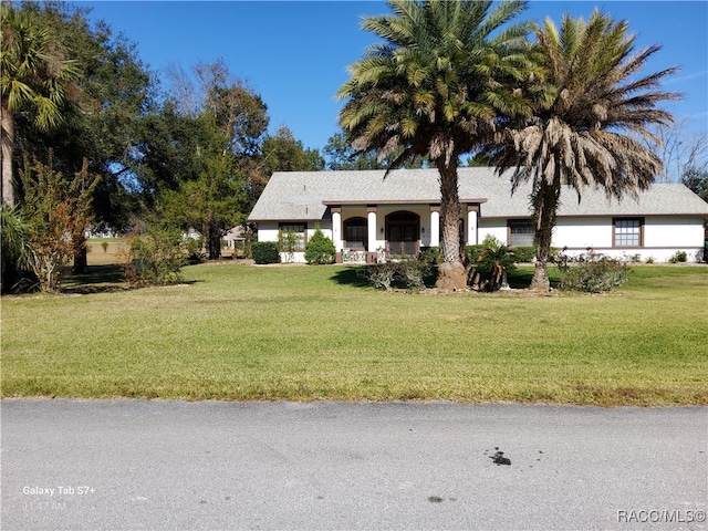 view of front of house with a front yard