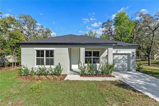 view of front of property featuring driveway, stucco siding, roof with shingles, an attached garage, and a front yard