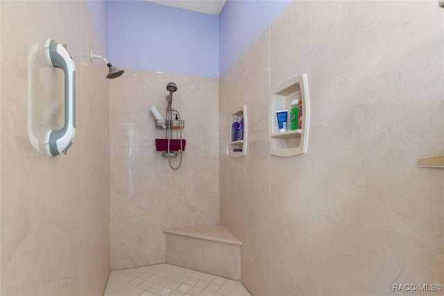 bathroom featuring a tile shower