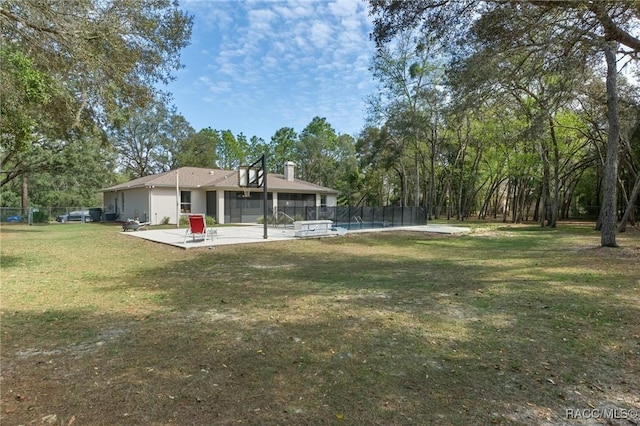 view of yard featuring a patio area