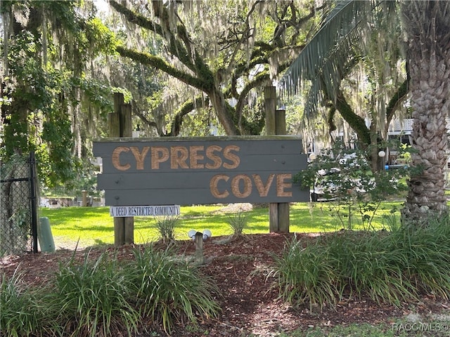 view of community / neighborhood sign