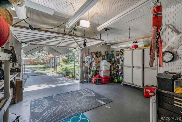13465 W Hillbilly Ln, Crystal River, FL 34429 - garage featuring a garage door opener