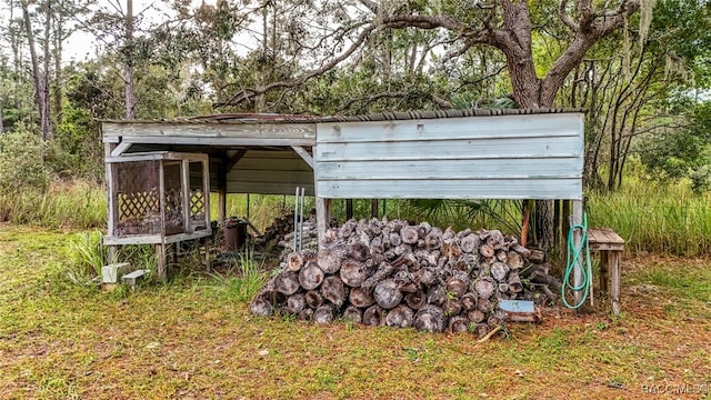 view of yard with a carport