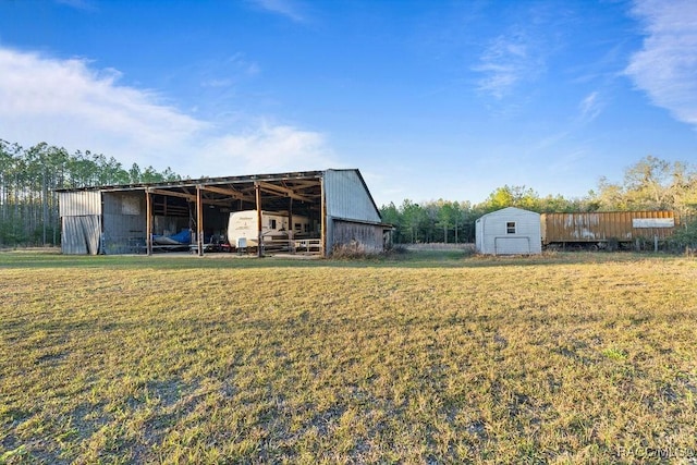 view of yard with an outbuilding and an outdoor structure