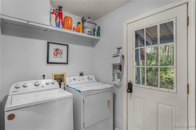 washroom featuring laundry area, a textured ceiling, and independent washer and dryer