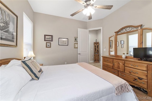 bedroom with ceiling fan