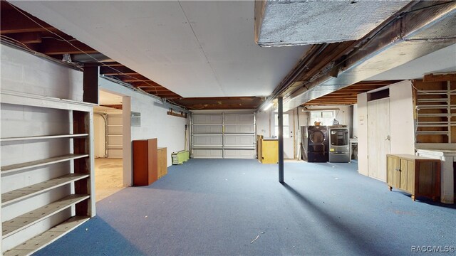 garage featuring washer / dryer