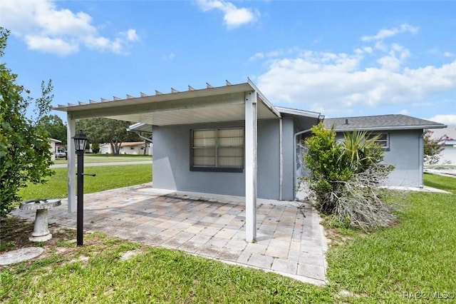 2 James St, Beverly Hills, FL 34465 - view of side of home with a lawn and stucco siding