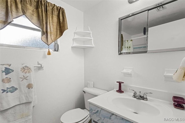 2 James St, Beverly Hills, FL 34465 - full bath with vanity and toilet