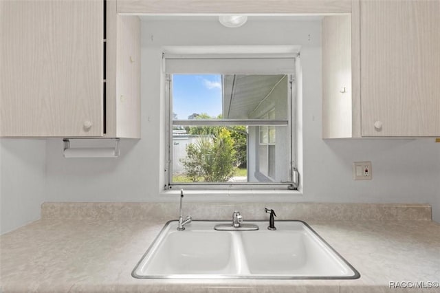 2 James St, Beverly Hills, FL 34465 - kitchen with a sink and light countertops
