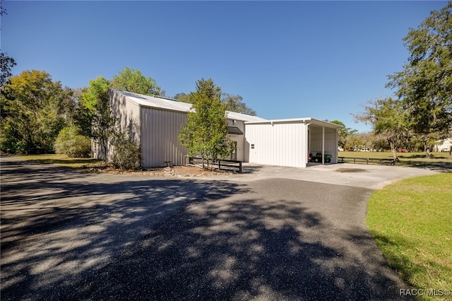 exterior space featuring an outbuilding