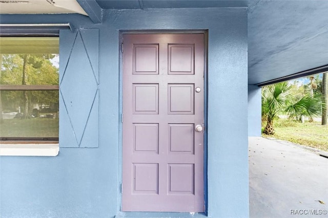 803 NE 5th Ave, Crystal River, FL 34428 - doorway to property featuring stucco siding