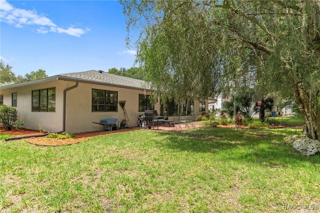 view of yard with a patio