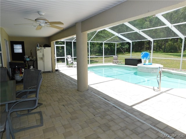 view of swimming pool with a lanai, ceiling fan, and a patio area