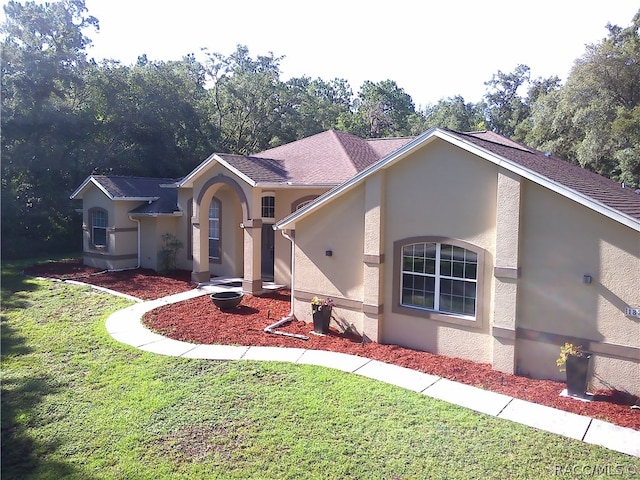 view of front of house with a front lawn