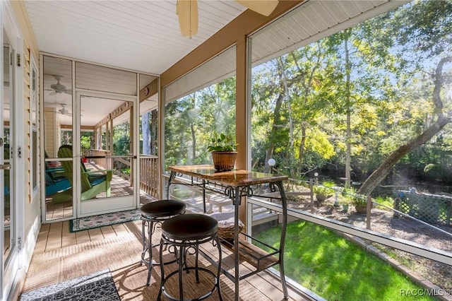 sunroom / solarium featuring ceiling fan