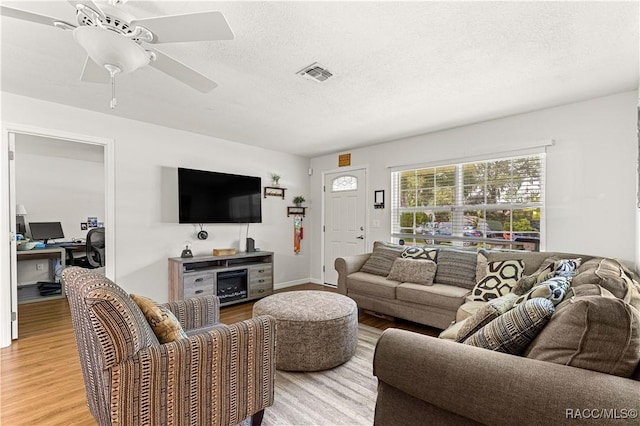 4325 NE 33rd Ave, Ocala, FL 34479 - living area featuring light wood-style floors, a textured ceiling, an office area, and a ceiling fan