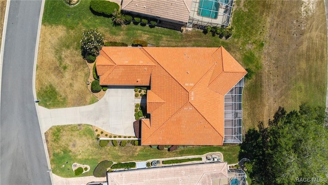 aerial view of property and surrounding area