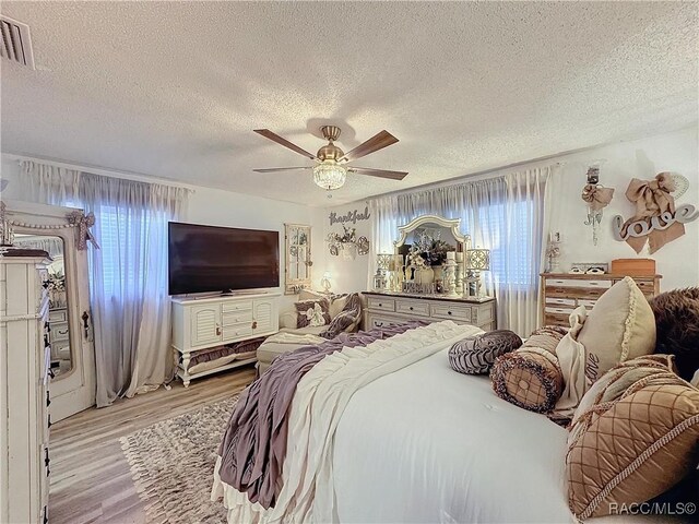 4101 E Gloria Dr, Hernando, FL 34442 - bedroom with wood finished floors, a textured ceiling, and ceiling fan