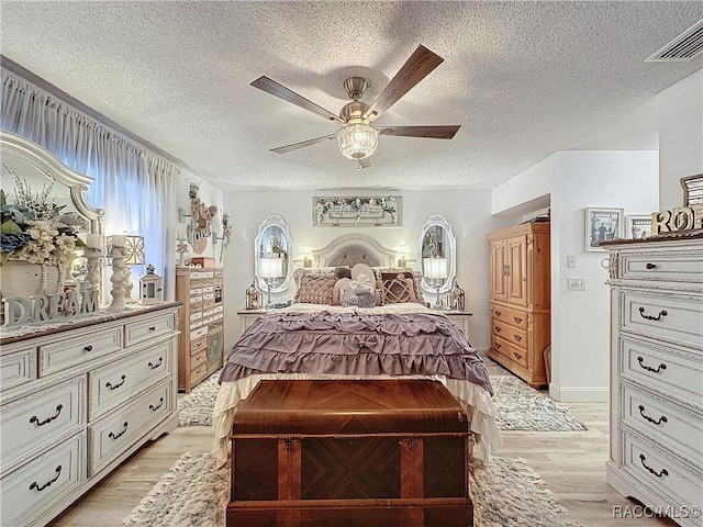 4101 E Gloria Dr, Hernando, FL 34442 - bedroom with light wood-type flooring, a textured ceiling, and ceiling fan