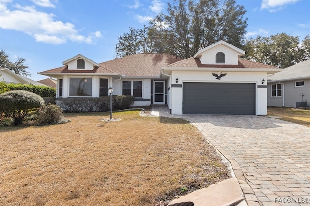 view of front facade featuring a garage