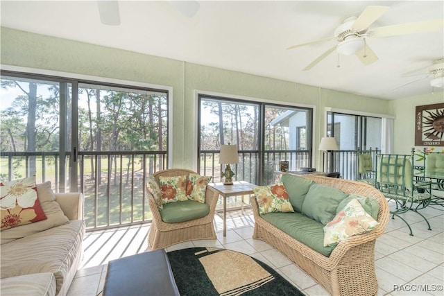 sunroom with ceiling fan