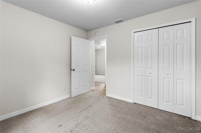 6613 N Bedstrow Blvd, Dunnellon, FL 34434 - unfurnished bedroom featuring carpet flooring, a textured ceiling, and a closet