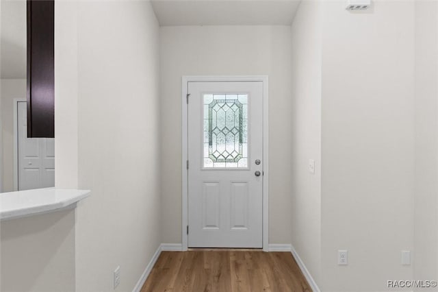 6613 N Bedstrow Blvd, Dunnellon, FL 34434 - foyer entrance featuring wood finished floors and baseboards